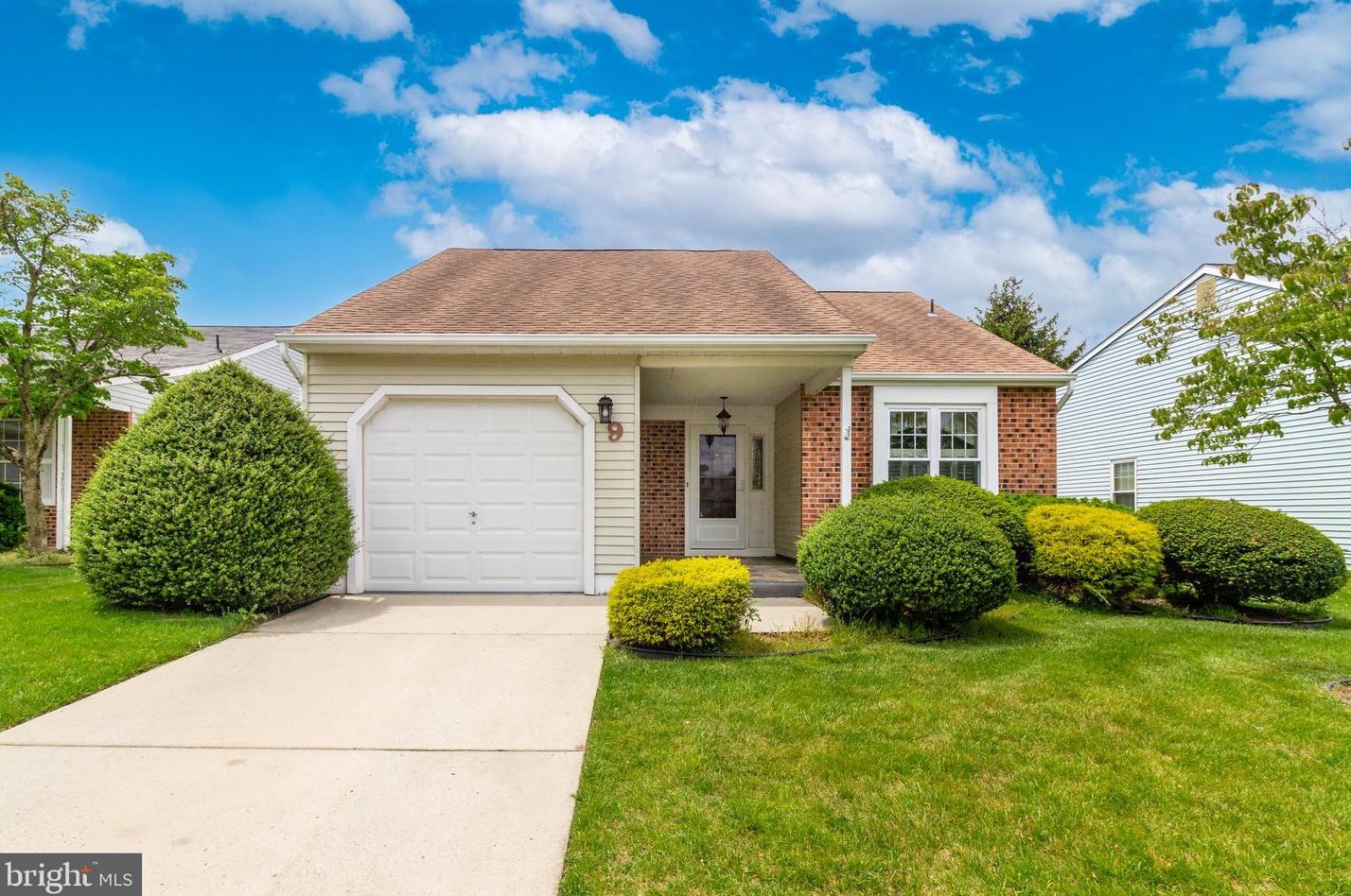 9 Ewing Ct, Mount Laurel, NJ 08054-3037