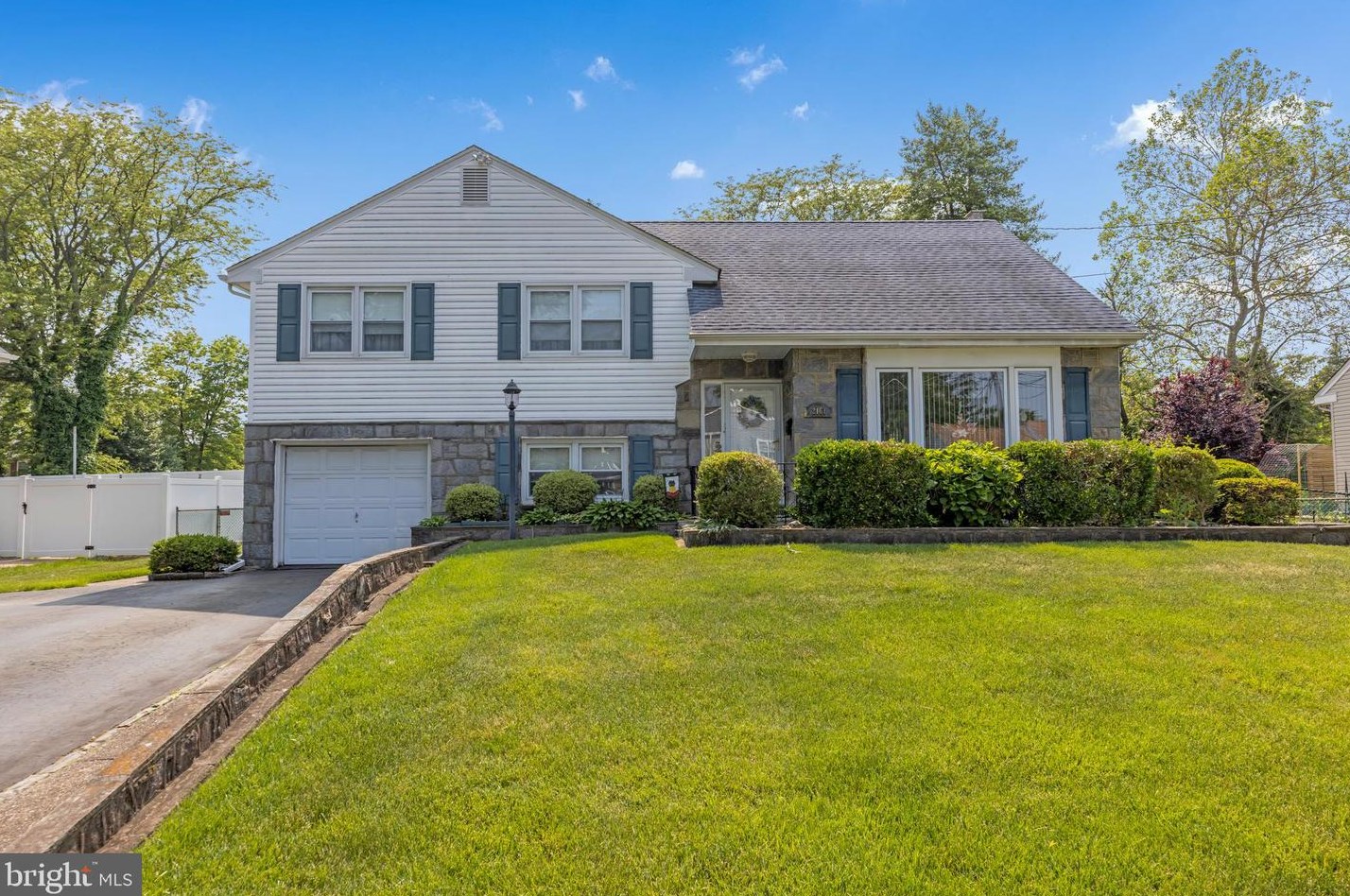 2161 Holly Ln, Riverton, NJ 08077