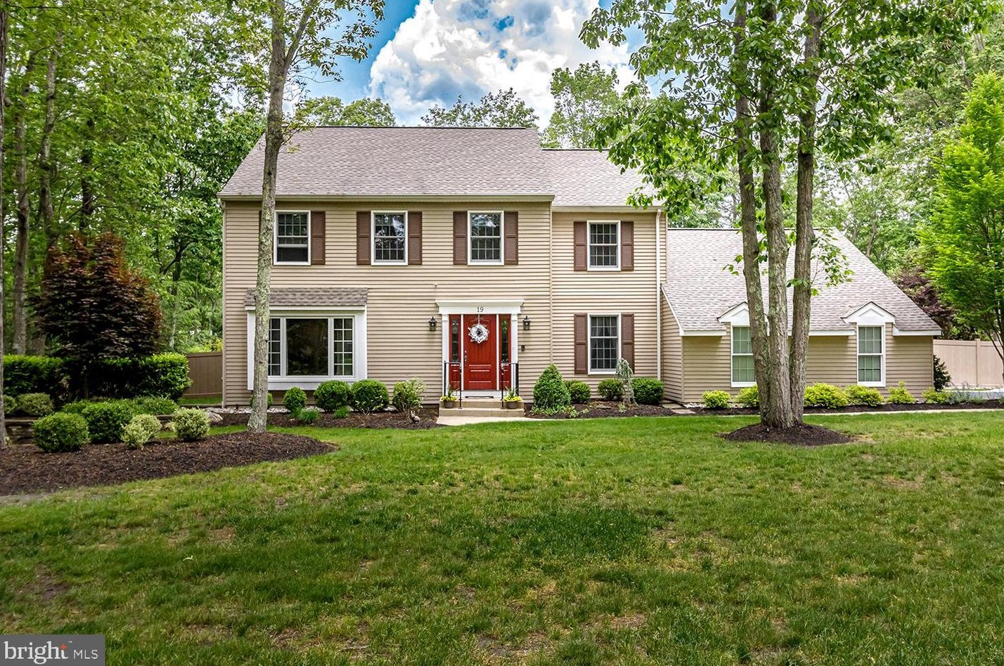 19 Corsham Dr, Medford, NJ 08055-8432
