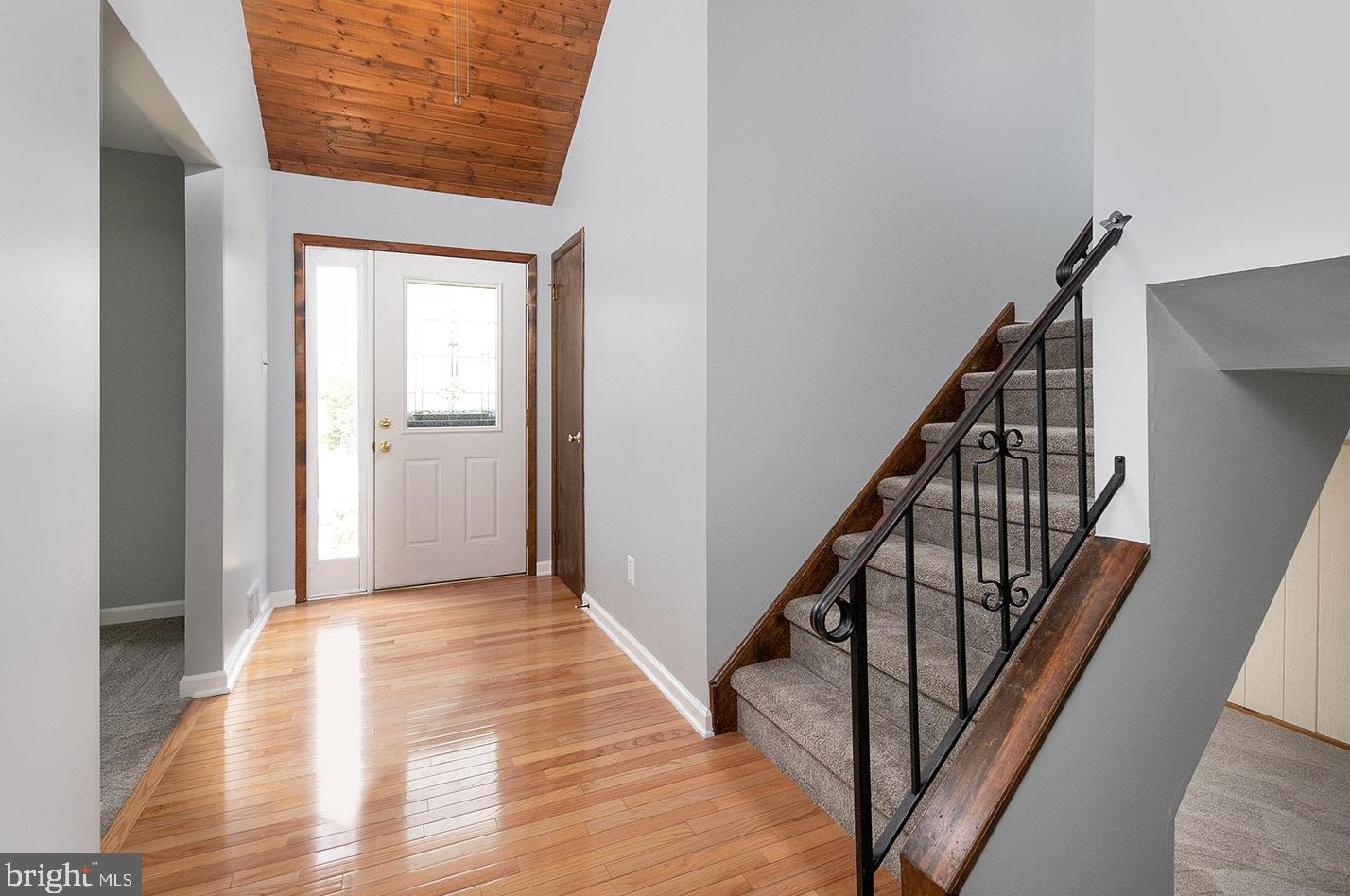 12 Juniper Dr, Mount Laurel, NJ 08054