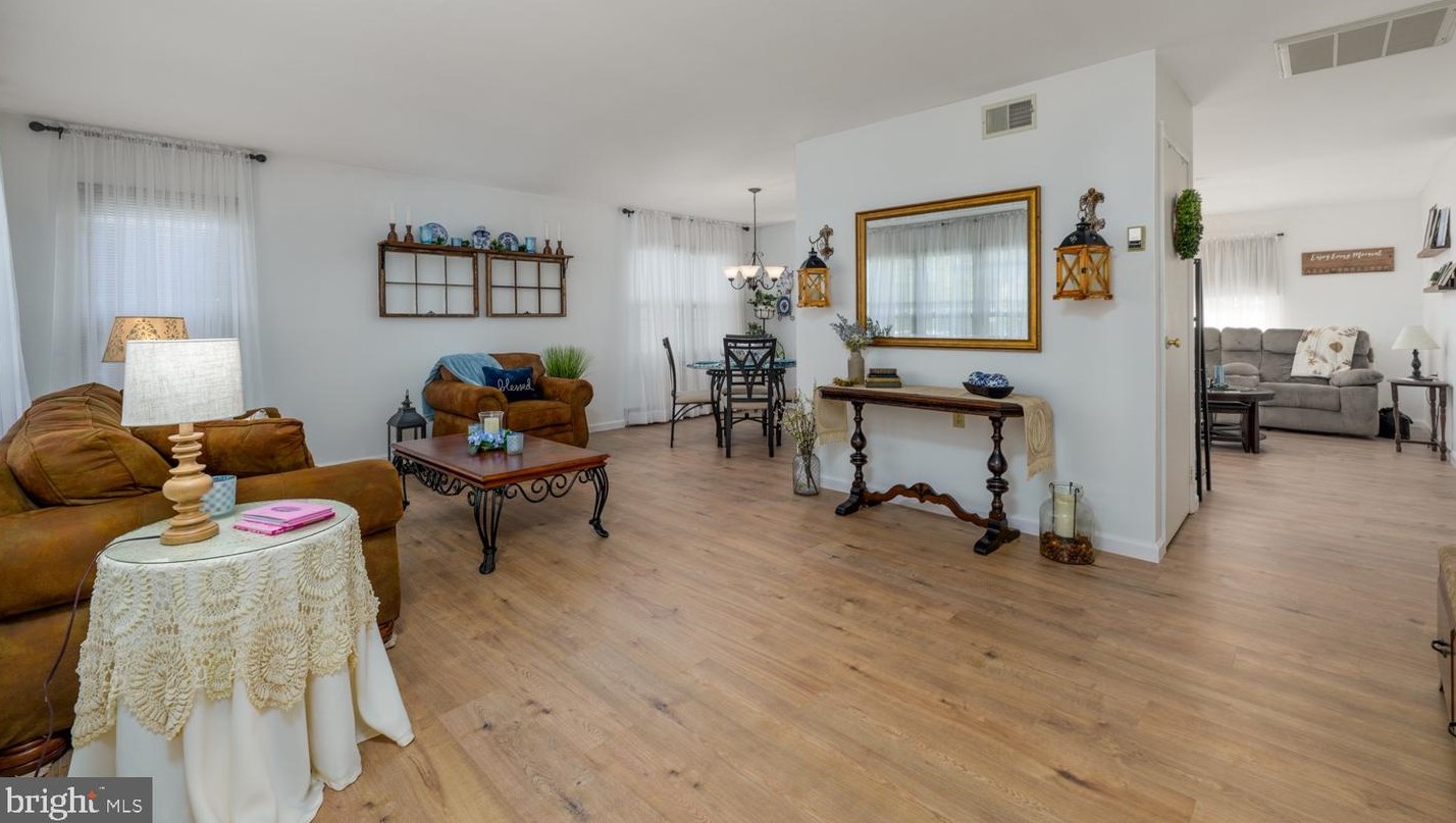 25 Westminster Dr, Southampton, NJ 08088-1020