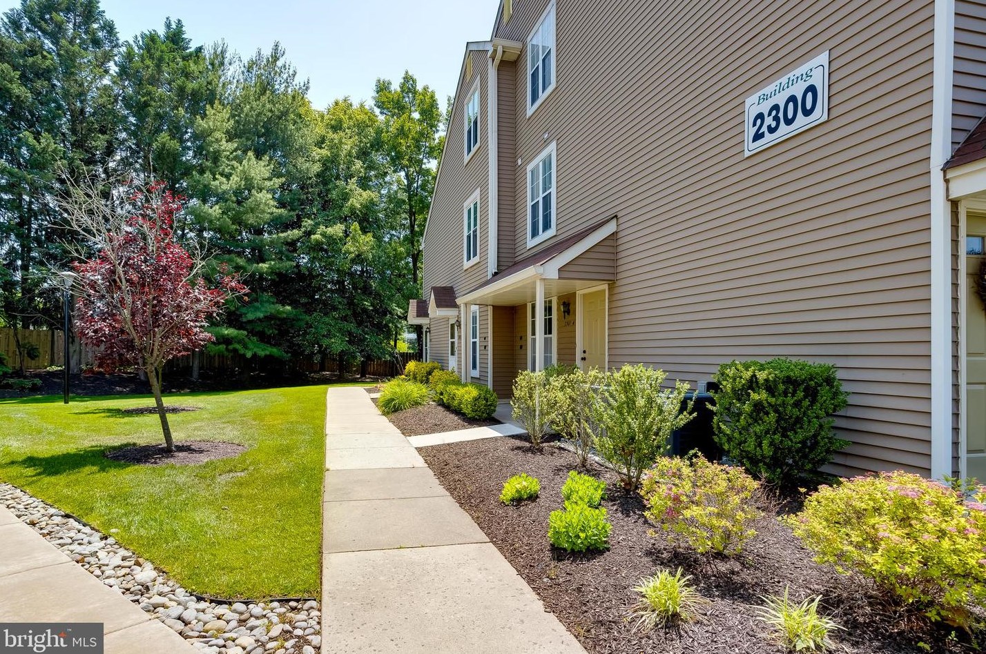 2301 Sedgefield Dr, Mount Laurel NJ  08054-1867 exterior