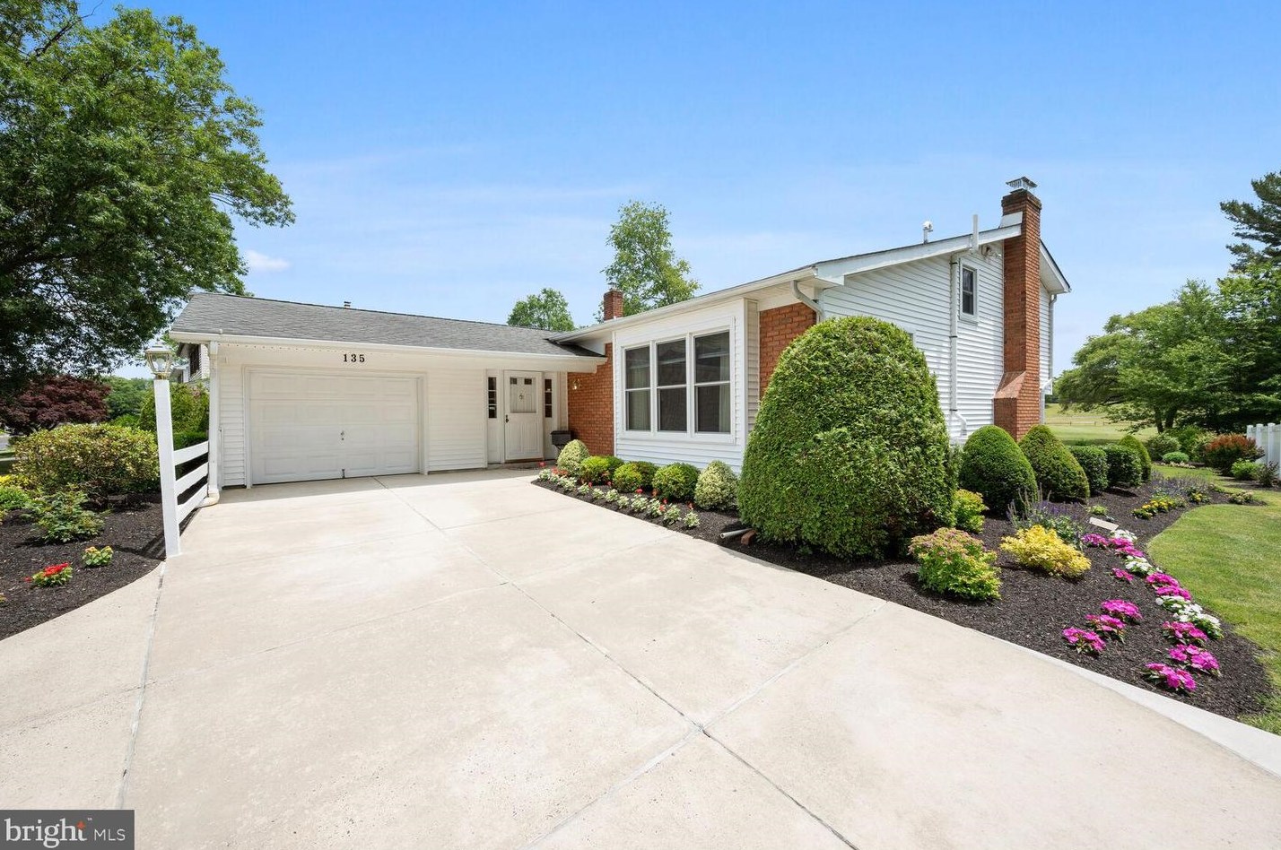 135 Ramblewood Pkwy, Mount Laurel, NJ 08054