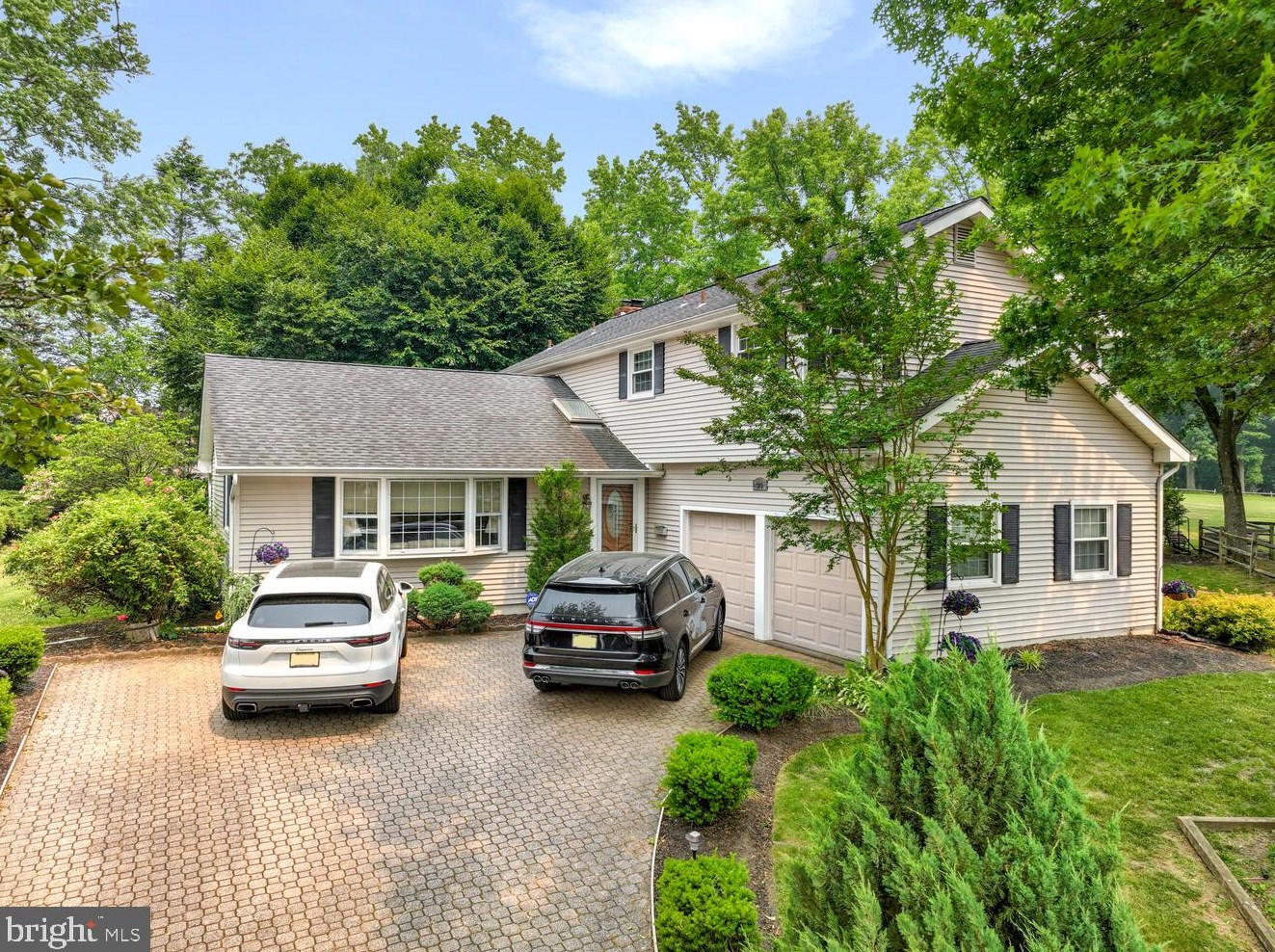 526 Charleston Ct, Mount Laurel, NJ 08054-2805