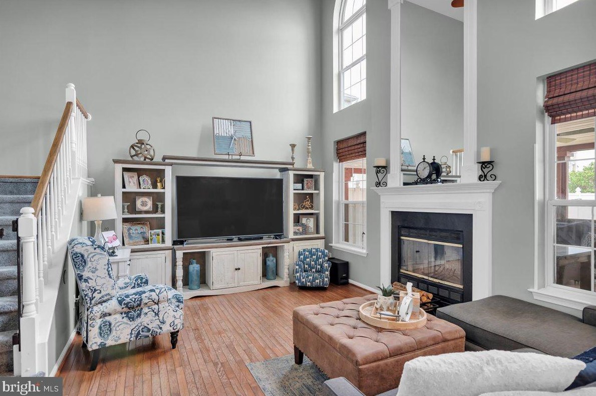 1 Arrowhead Dr, Burlington NJ 08016-3946 exterior