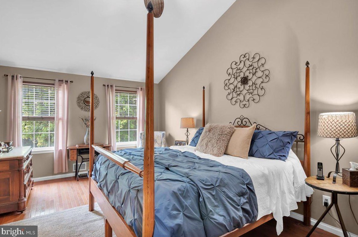 1 Arrowhead Dr, Burlington NJ 08016-3946 exterior