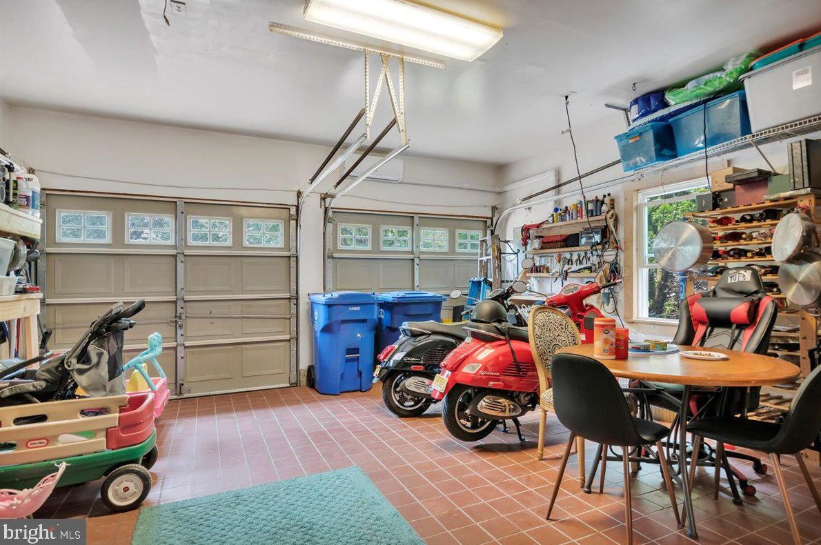 1 Arrowhead Dr, Burlington NJ 08016-3946 exterior