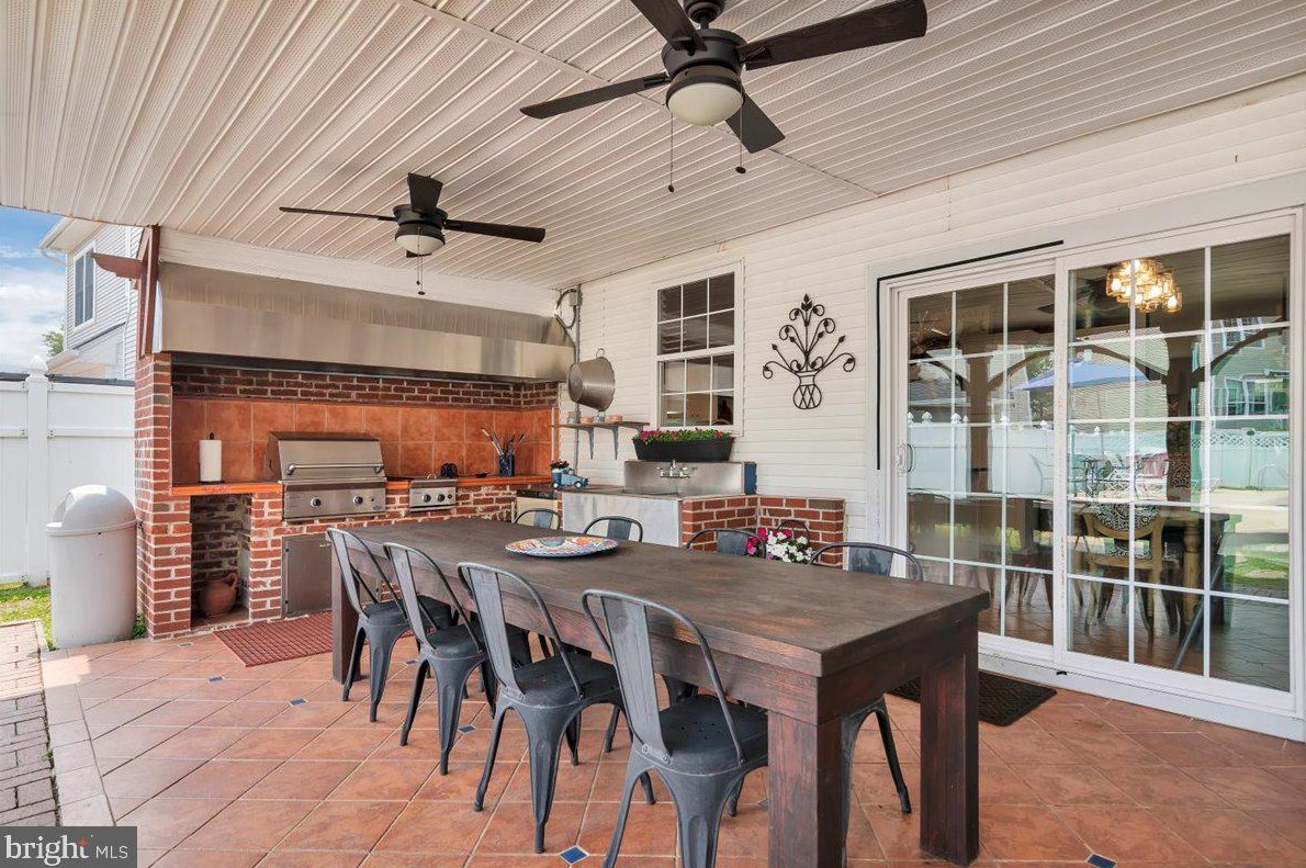 1 Arrowhead Dr, Burlington NJ 08016-3946 exterior