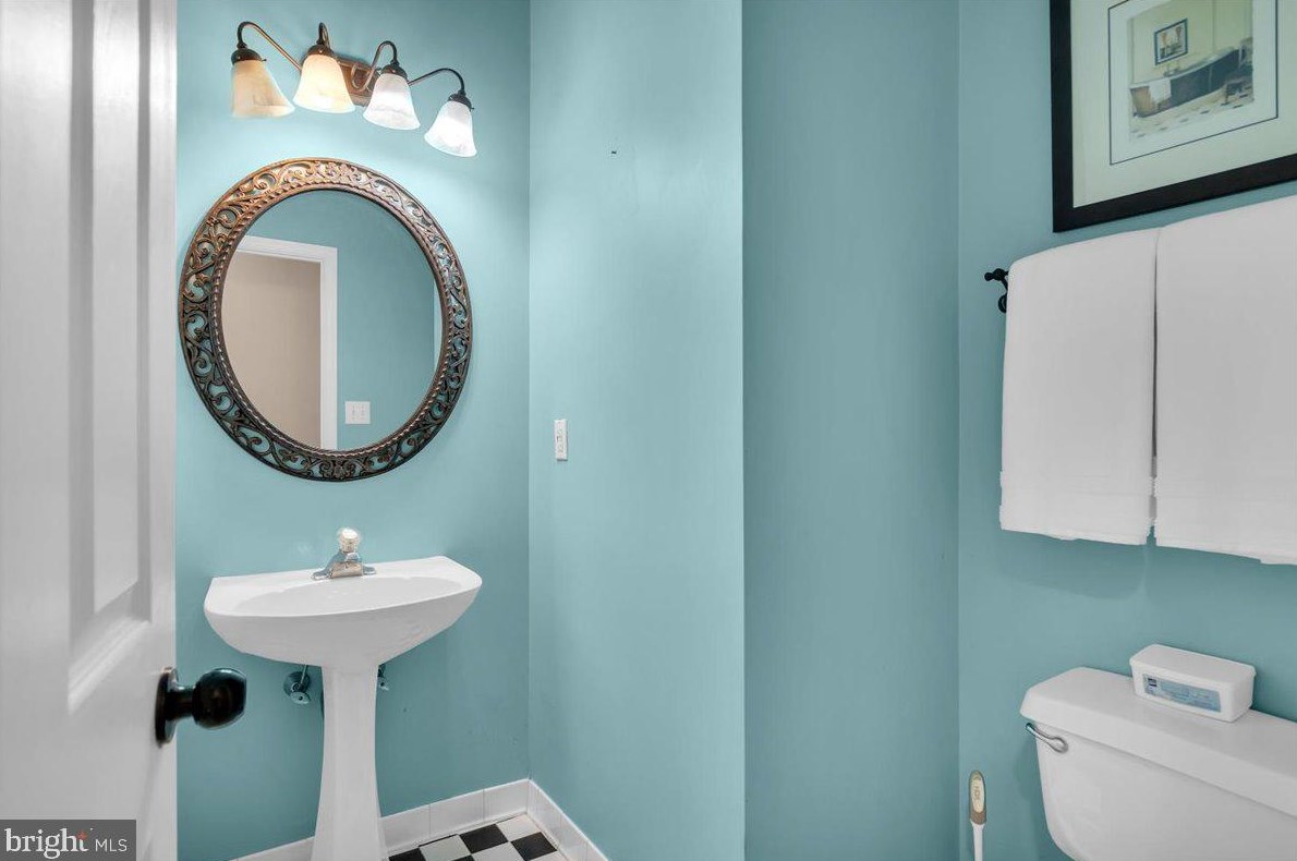 1 Arrowhead Dr, Burlington NJ 08016-3946 exterior