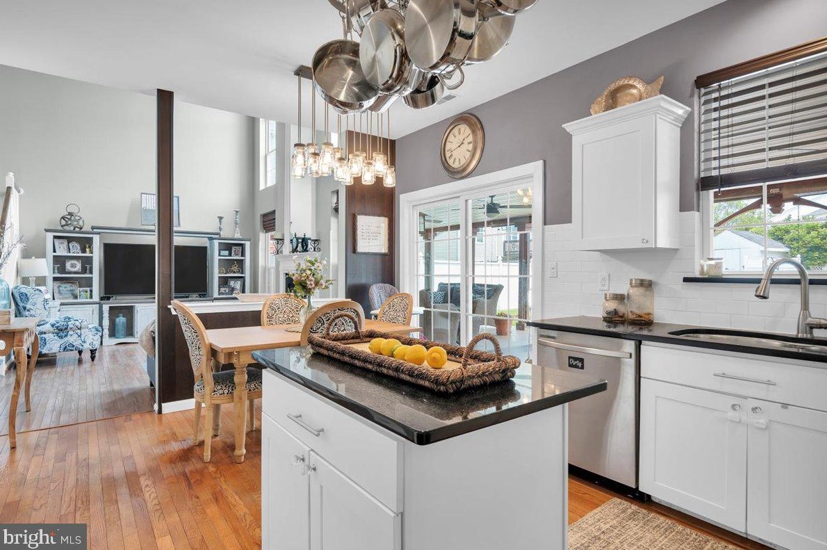 1 Arrowhead Dr, Burlington NJ 08016-3946 exterior