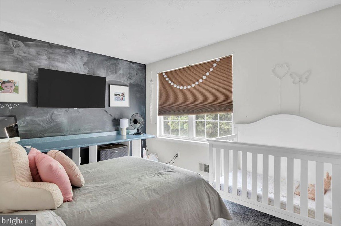 1 Arrowhead Dr, Burlington NJ 08016-3946 exterior