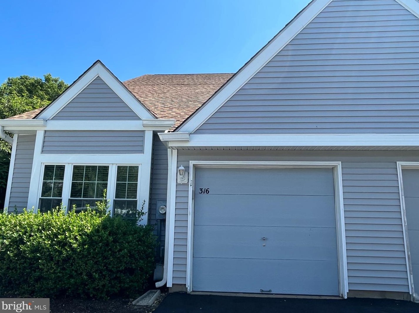 316 Birch Hollow Dr, Chesterfield, NJ 08505