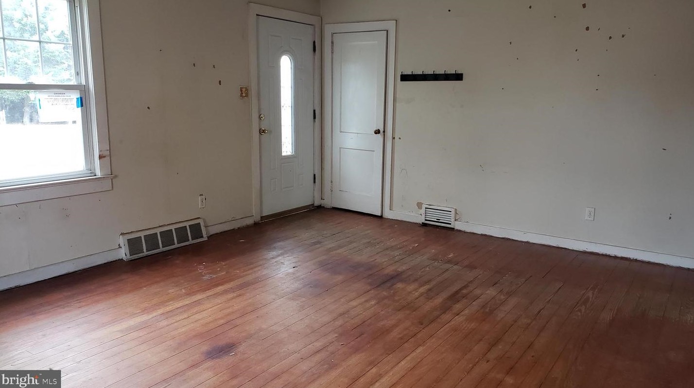 5 Parker Ave, Burlington, NJ 08016-2105