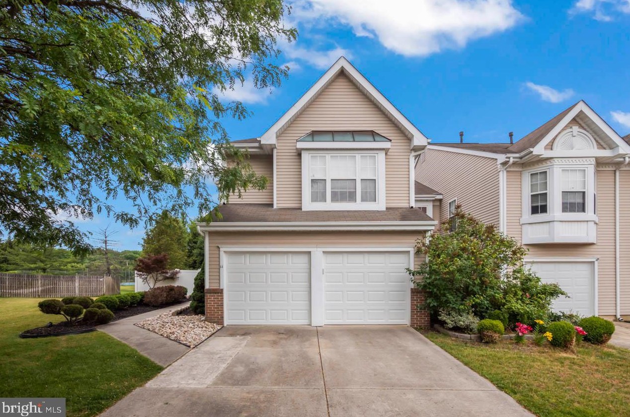 11 Elkington Dr, Mount Laurel, NJ 08054