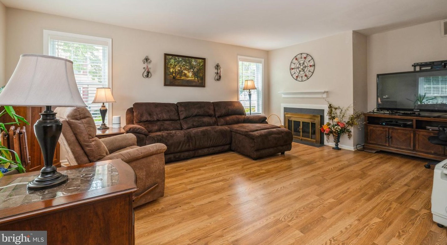 818 Westfield Dr, Riverton, NJ 08077