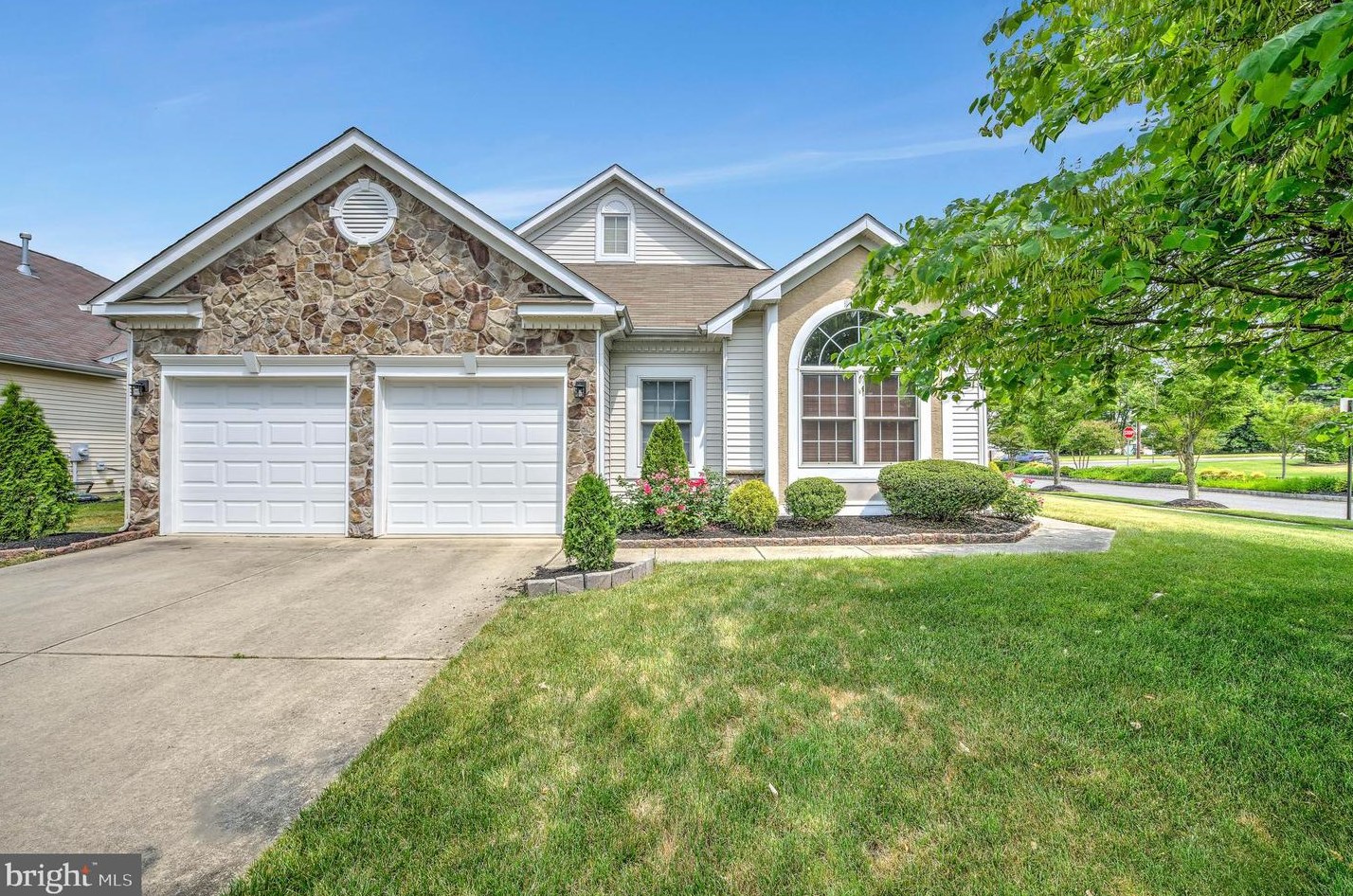 51 Ridgway Dr, Chesterfield, NJ 08505-4269