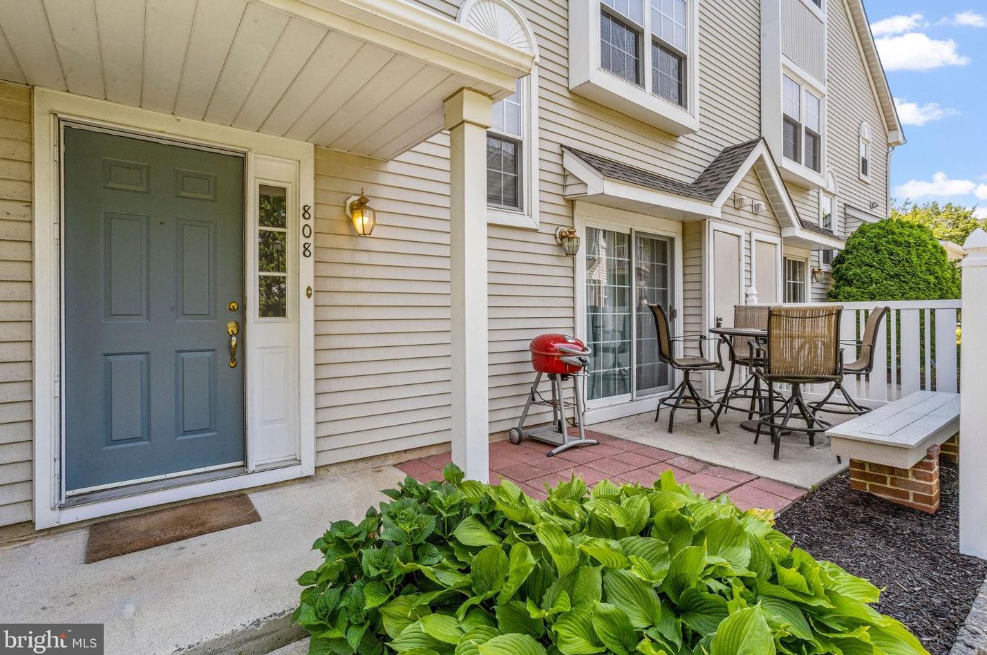 808 Oswego Ct, Mount Laurel, NJ 08054