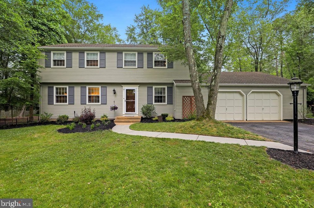 13 Buttonwood Dr, Medford, NJ 08055-8418