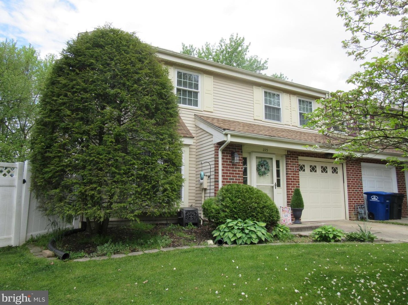 225 Burnam Wood Dr, Mount Laurel, NJ 08054