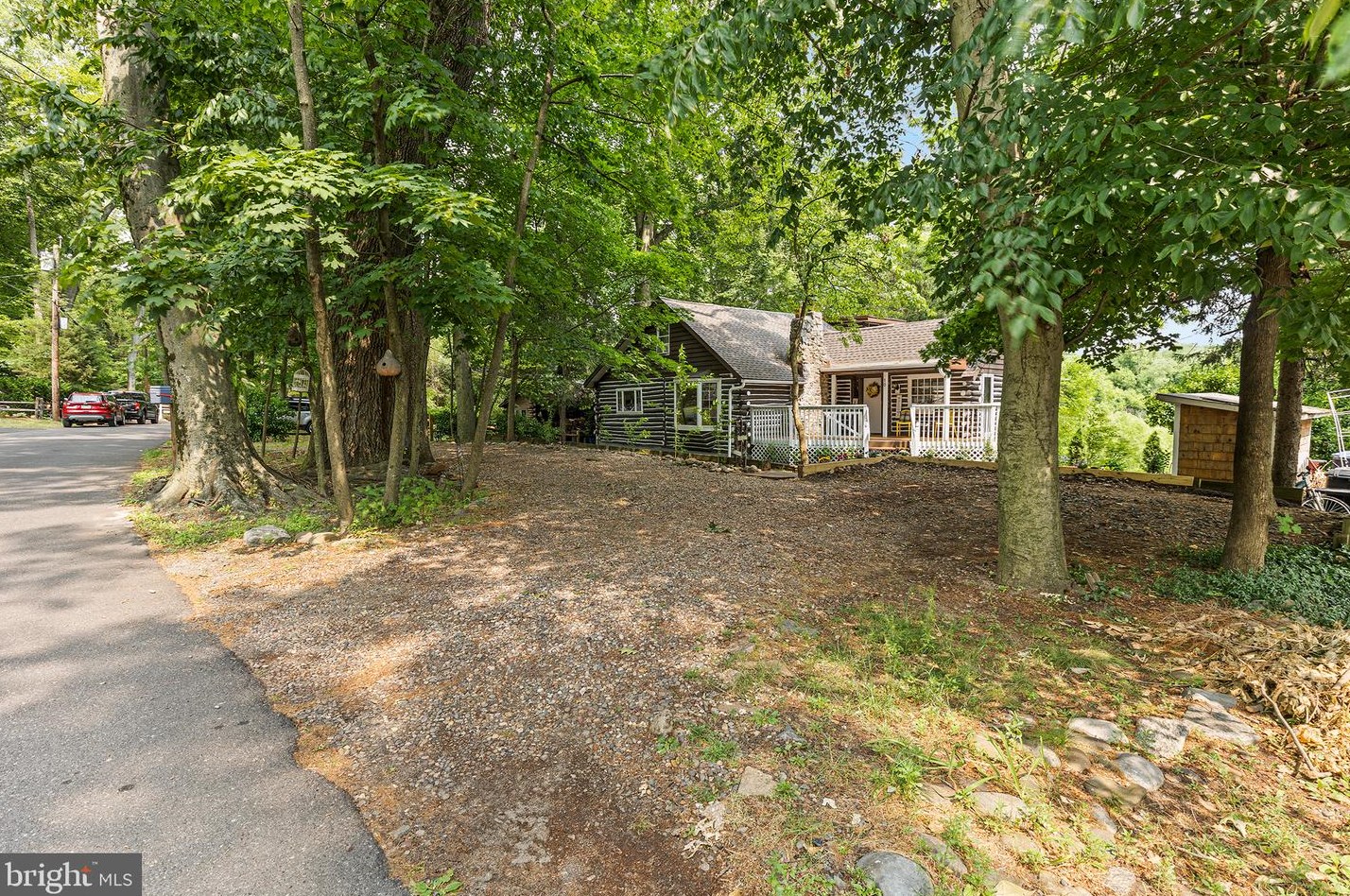 10 Lake Dr, Mount Laurel, NJ 08054