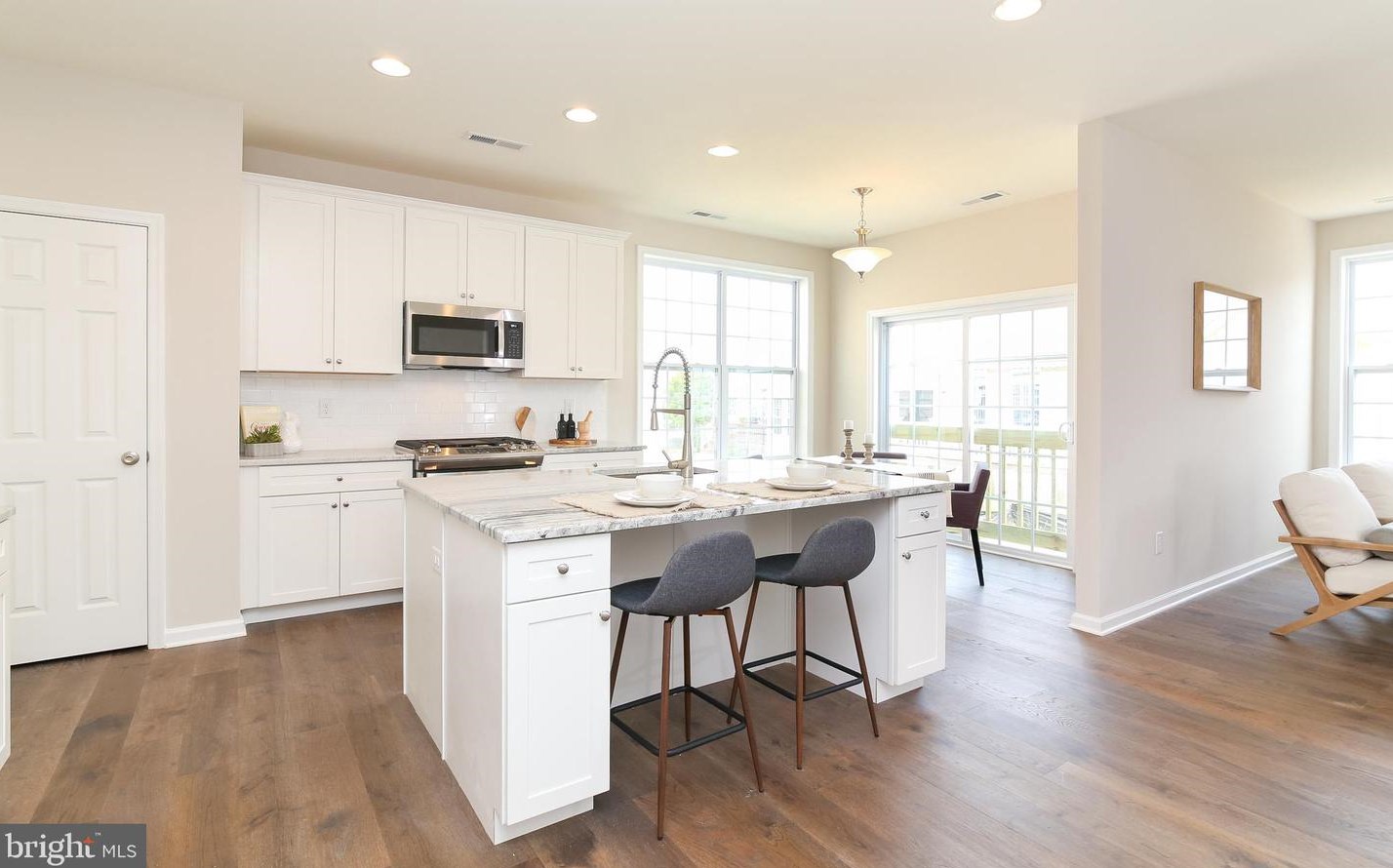 16 Simpkins Ln, Pemberton, NJ 08068-1568