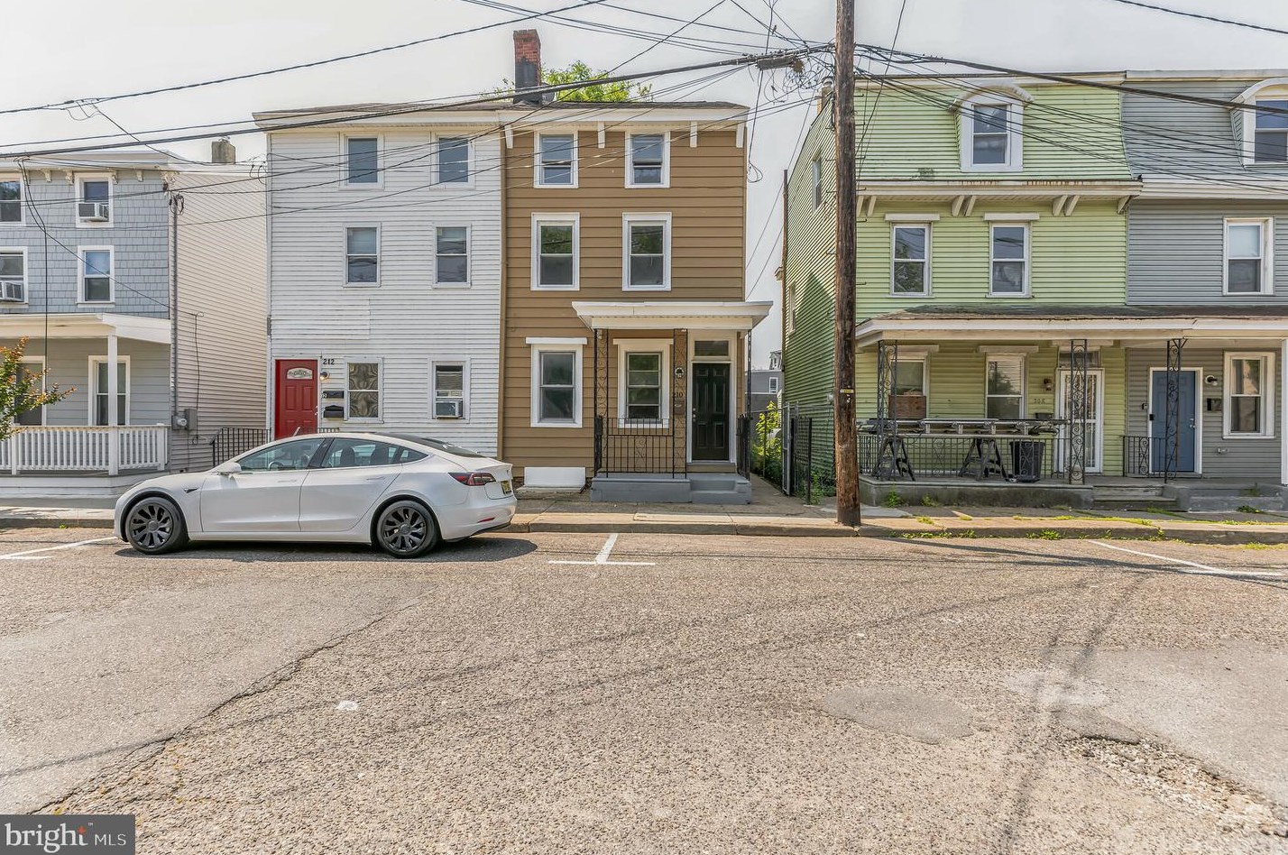 210 Jones Ave, Burlington, NJ 08016-1618