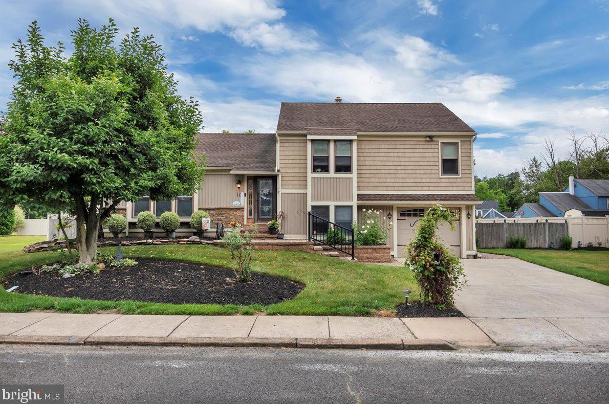 16 Snowball Ct, Mount Laurel, NJ 08054