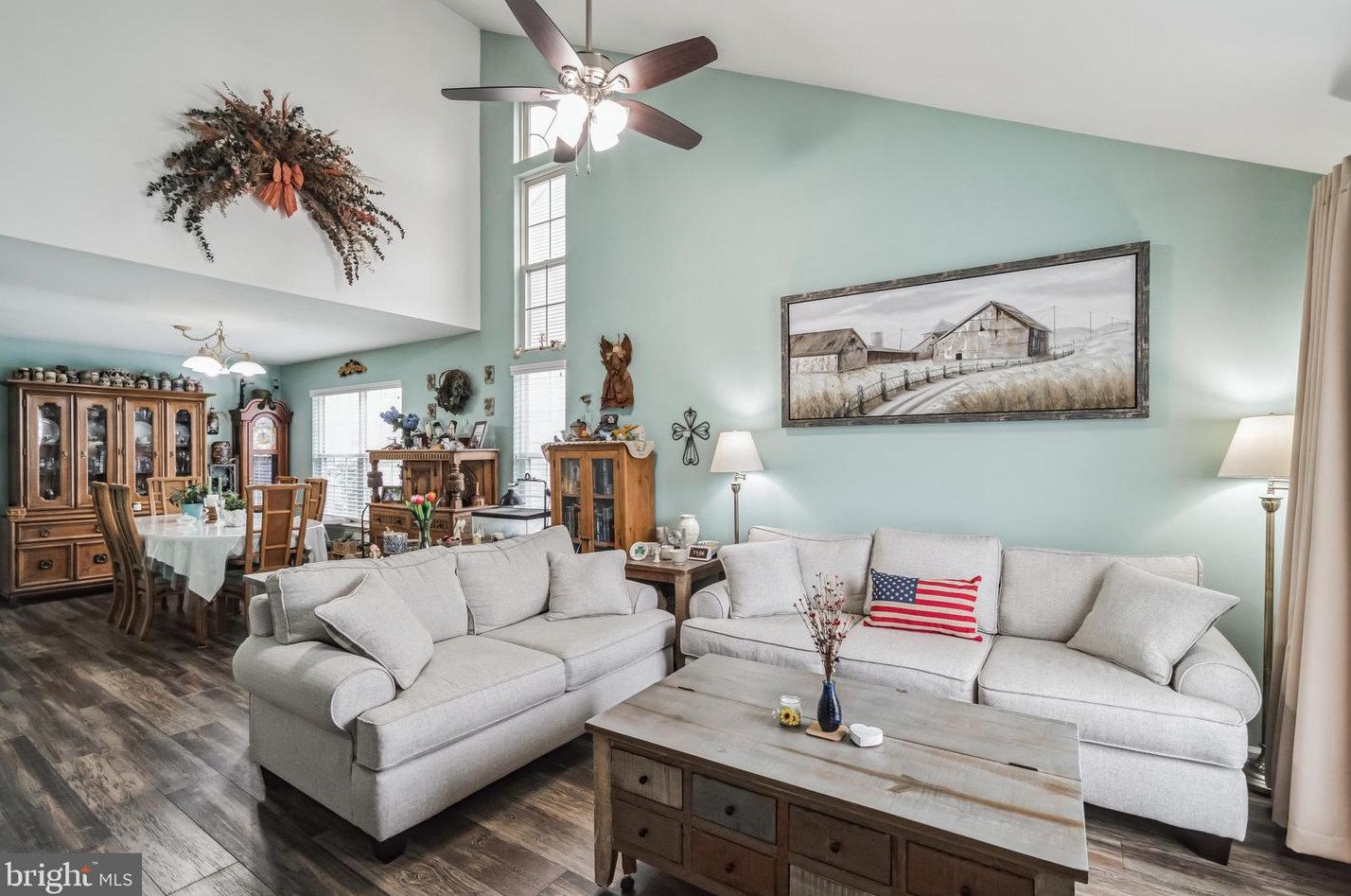 8 Woodstock Ln, Burlington, NJ 08016