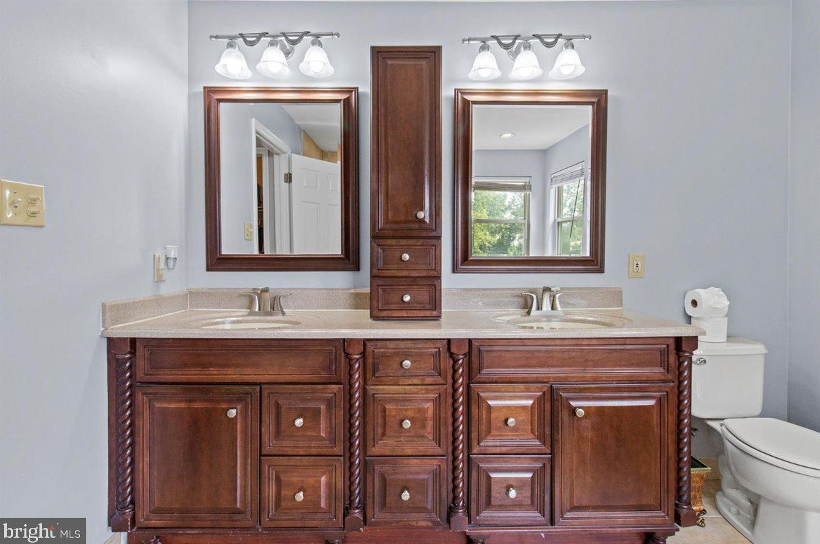 13 Goldspire Ln, Burlington NJ 08016-4357 exterior