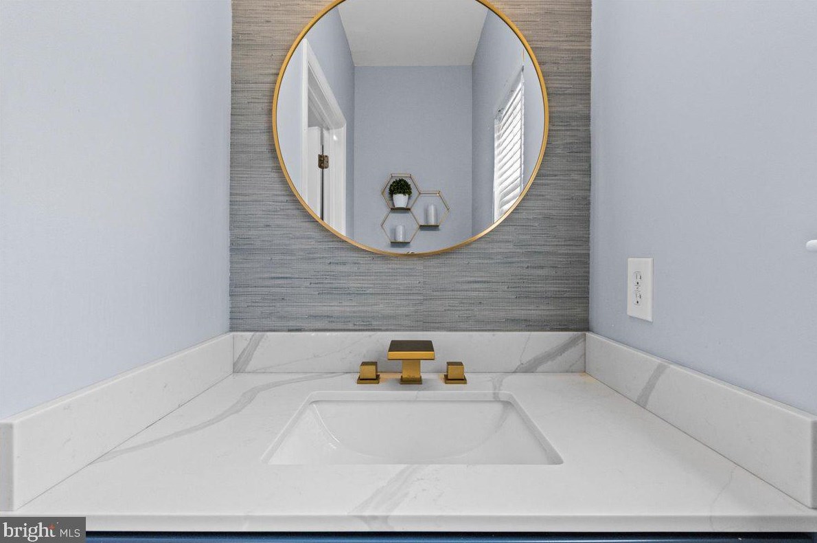 13 Goldspire Ln, Burlington NJ 08016-4357 exterior