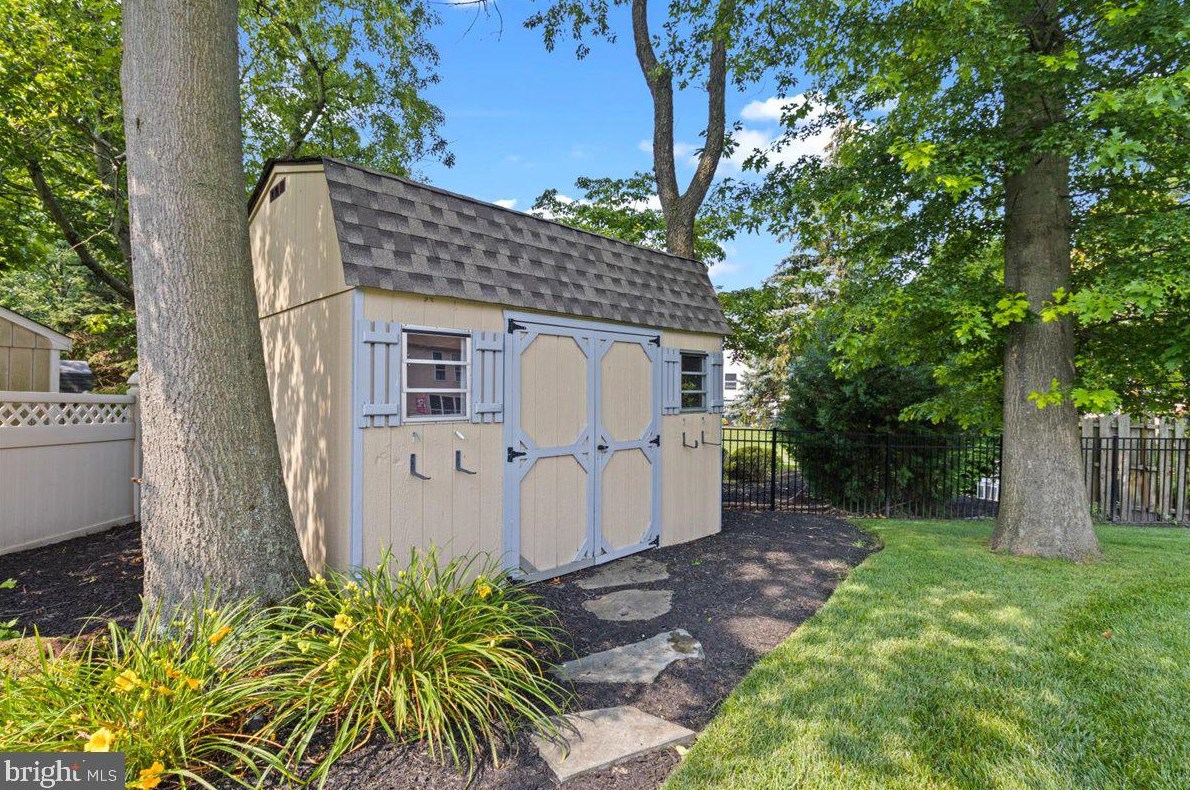 13 Goldspire Ln, Burlington NJ 08016-4357 exterior