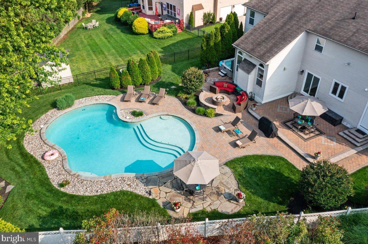 13 Goldspire Ln, Burlington NJ 08016-4357 exterior