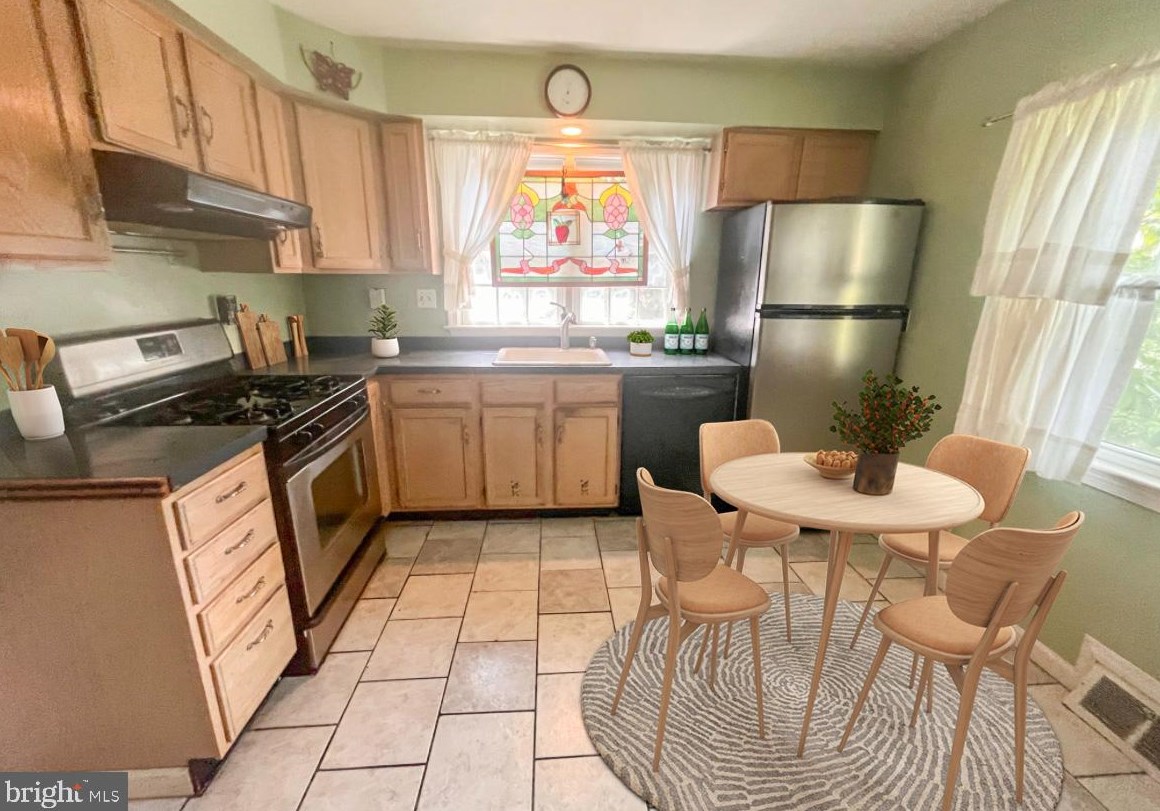 419 Church St, Moorestown NJ  08057-1742 exterior