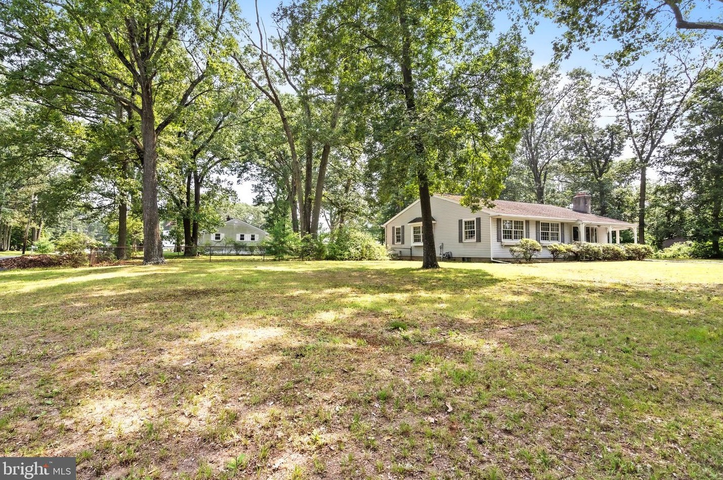 105 Community Ln, Mount Laurel, NJ 08054-2001