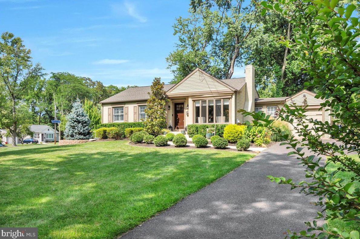 707 Covington Ter, Moorestown, NJ 08057-1637