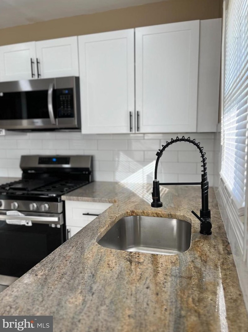 5 Miniature Ln, Willingboro, NJ 08046