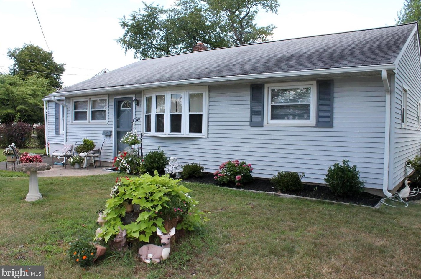 405 Holmes Dr, Burlington, NJ 08016-2815