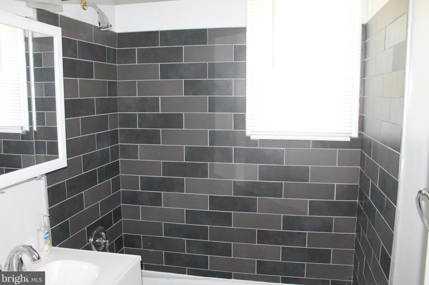 405 Holmes Dr, Burlington NJ 08016-2815 exterior