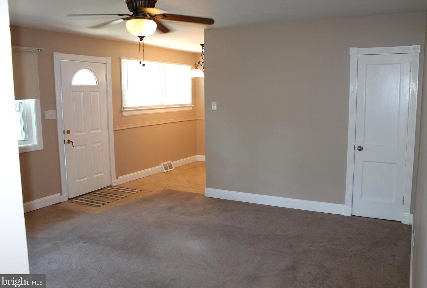 405 Holmes Dr, Burlington NJ 08016-2815 exterior