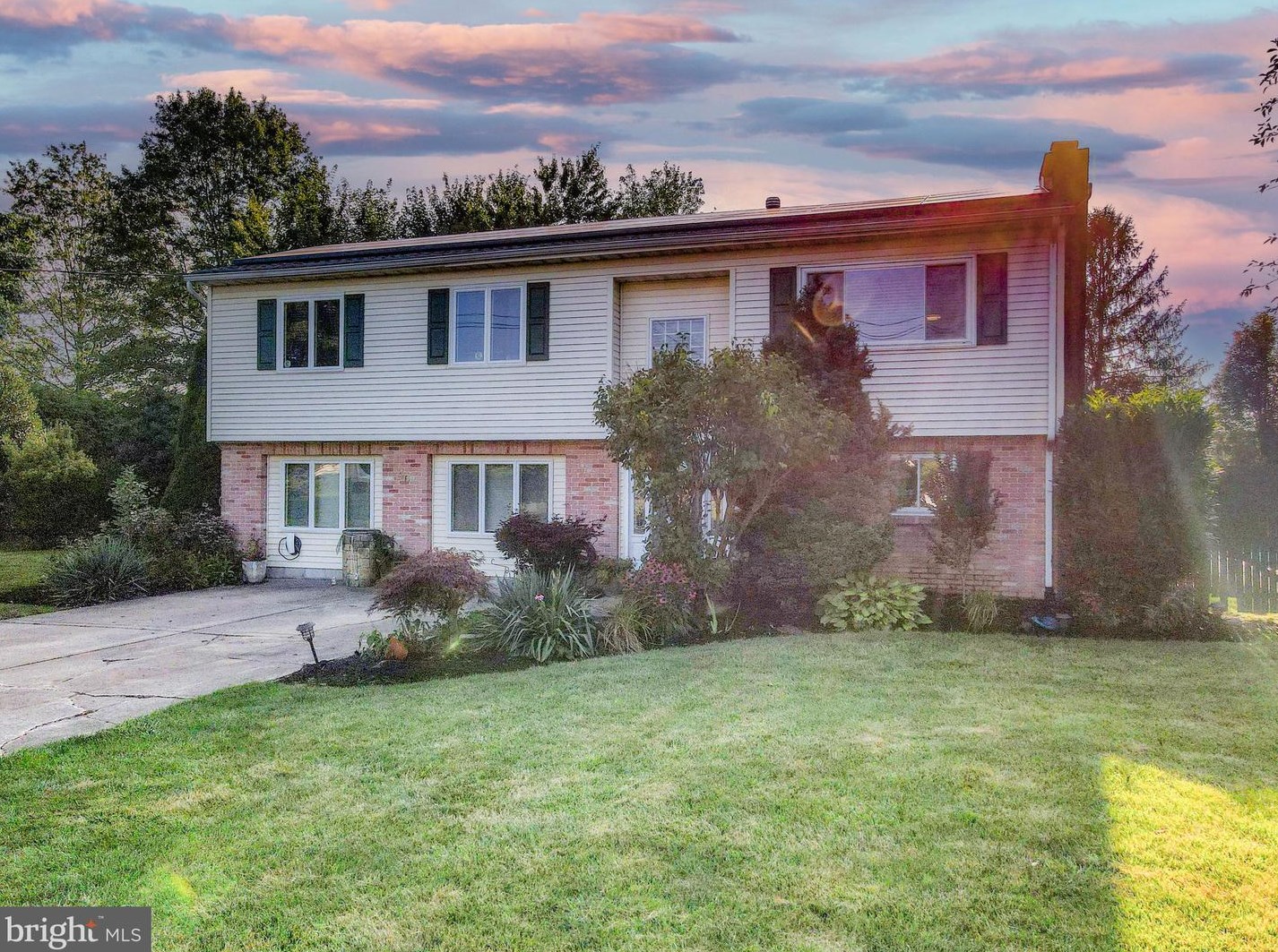 46 Fenton Ln, Chesterfield, NJ 08515-2909