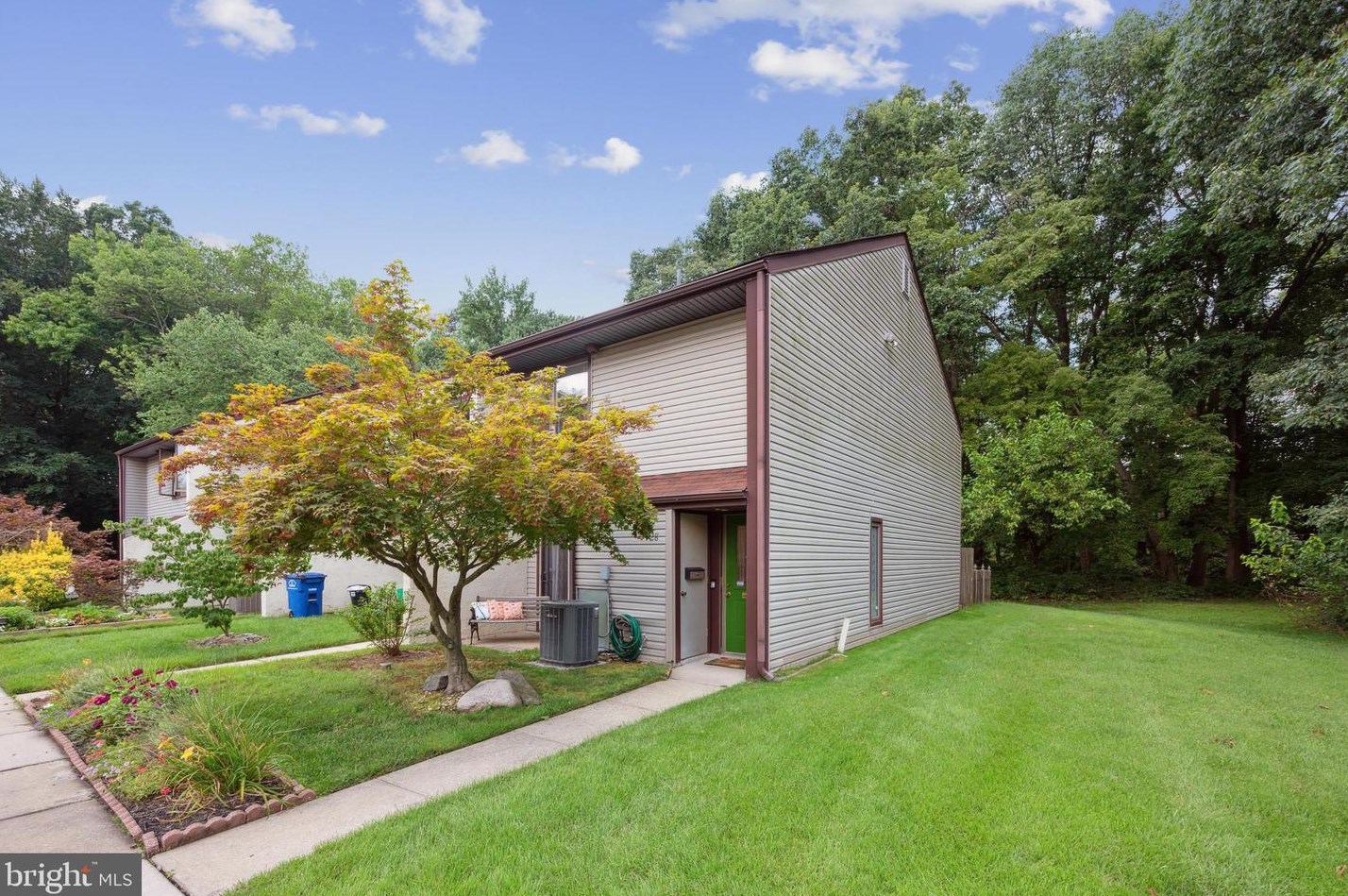 28 Azalea Ln, Mount Laurel, NJ 08054-2523