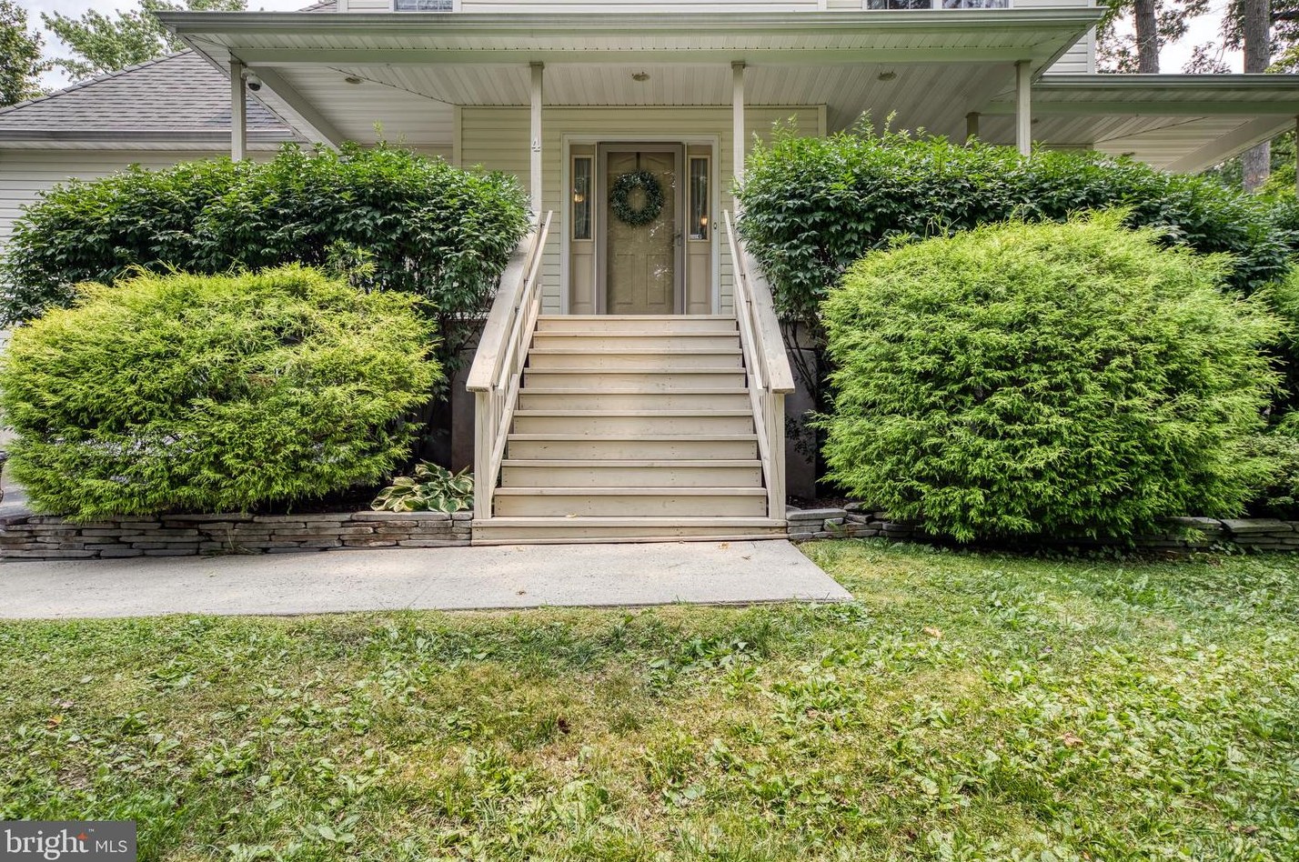 4 Beechwood Ln, Burlington, NJ 08016-9769