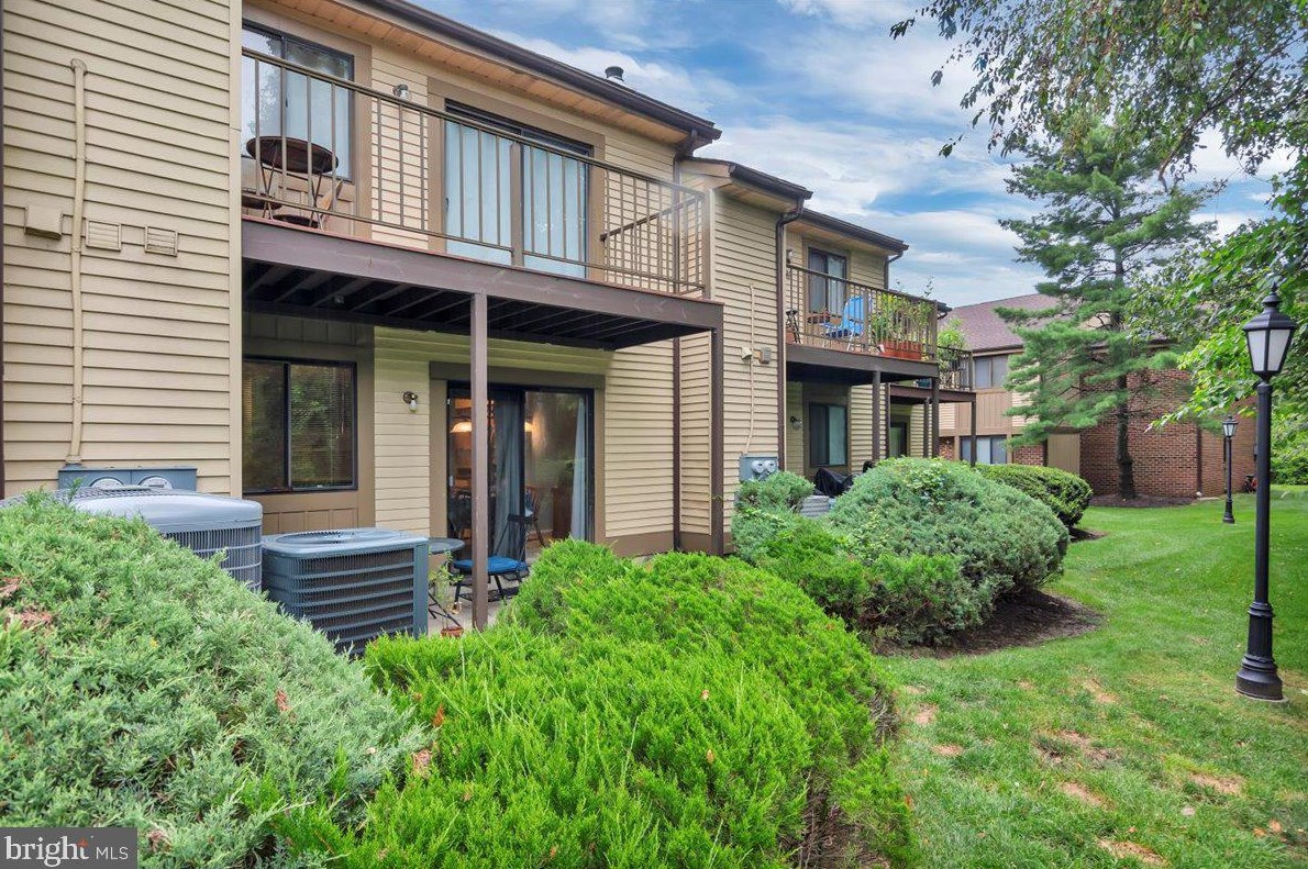 806 Cypress Point Cir, Mount Laurel NJ  08054-2745 exterior