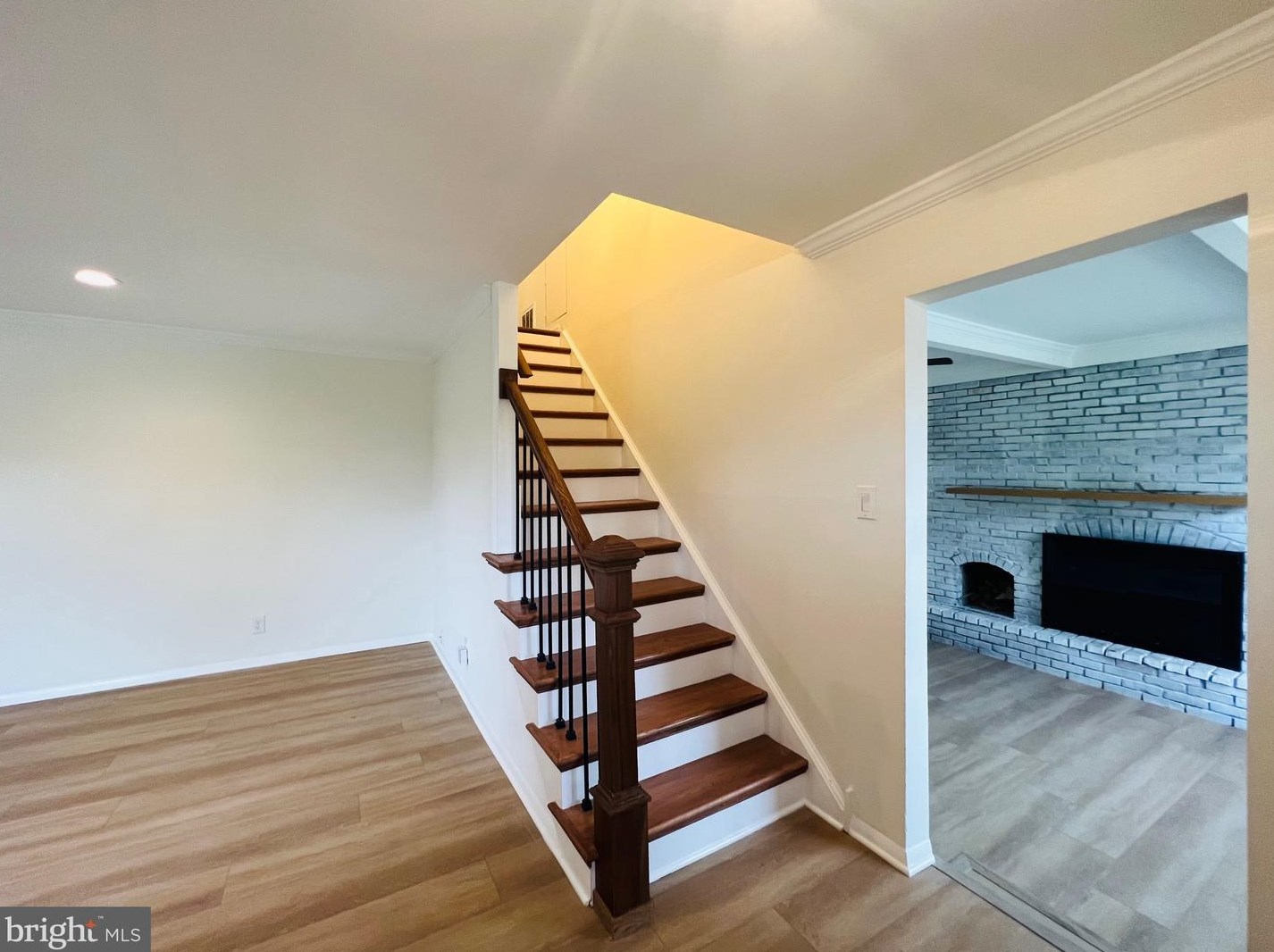 21 Crestwood Dr, Burlington, NJ 08016-3111