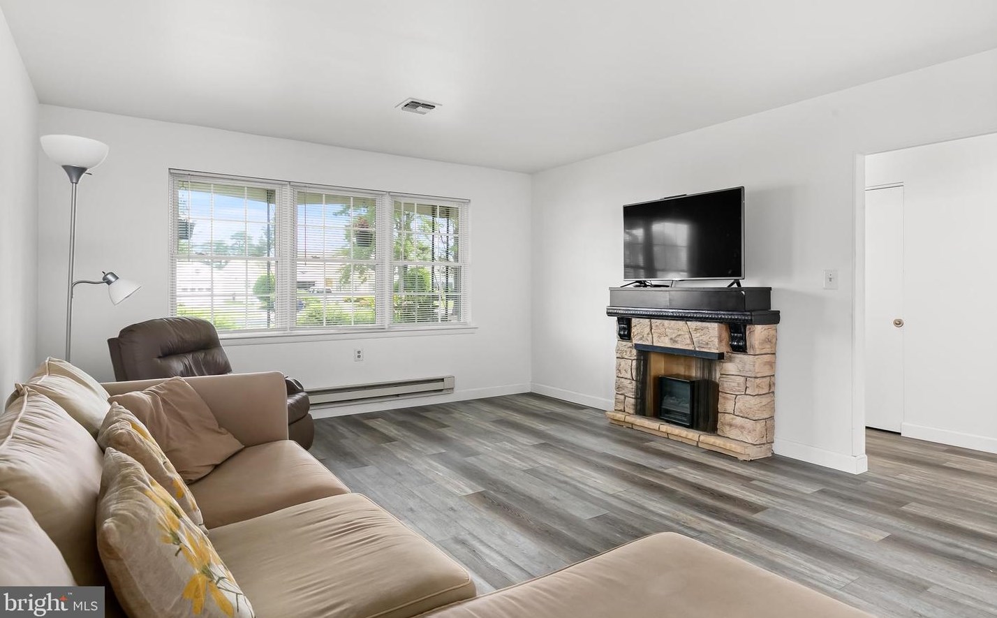 5 Chelsea Pl, Southampton NJ exterior