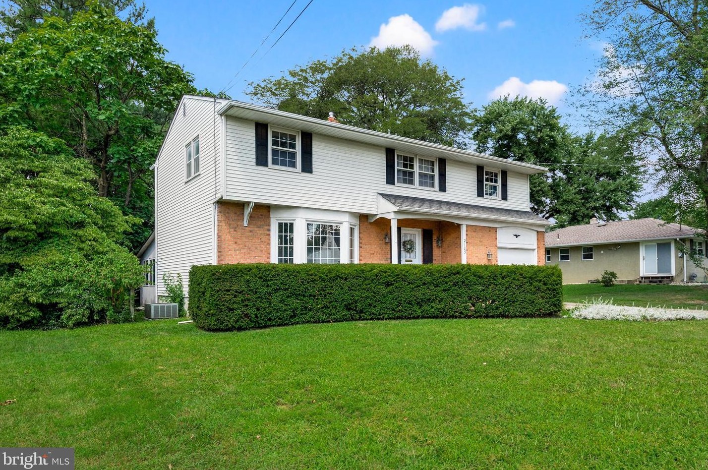 2105 Chestnut Hill Dr, Riverton, NJ 08077