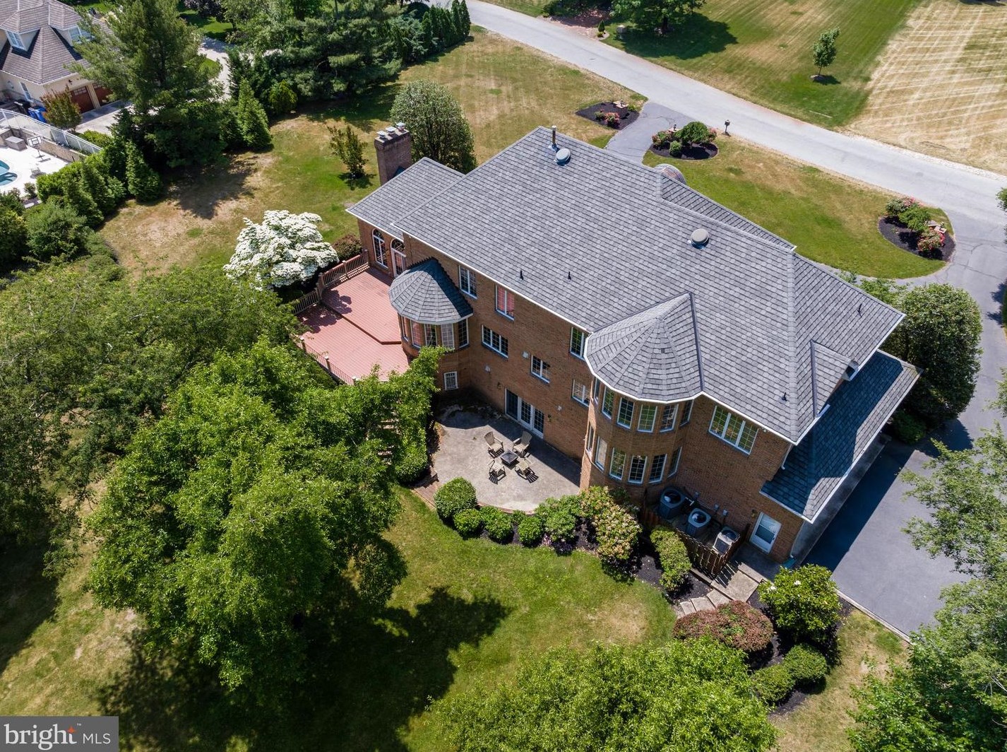 34 Cv Rd, Moorestown NJ 08057-3950 exterior