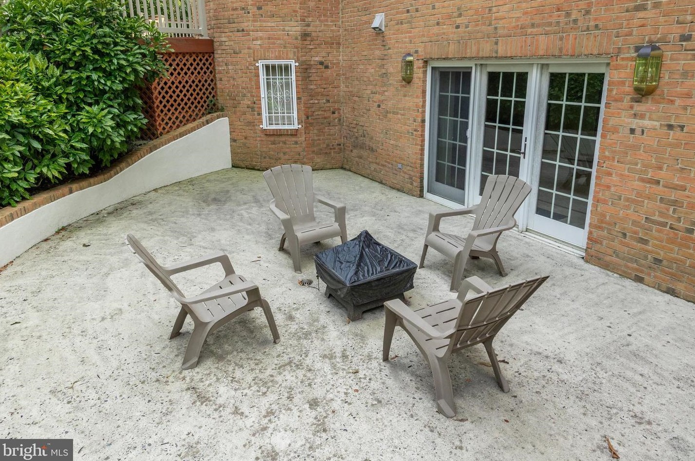 34 Cv Rd, Moorestown NJ 08057-3950 exterior