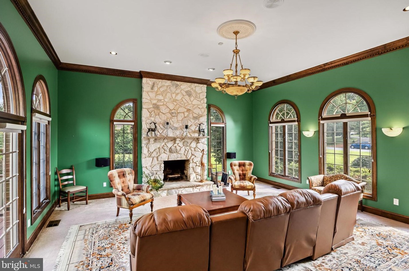 34 Cv Rd, Moorestown NJ 08057-3950 exterior