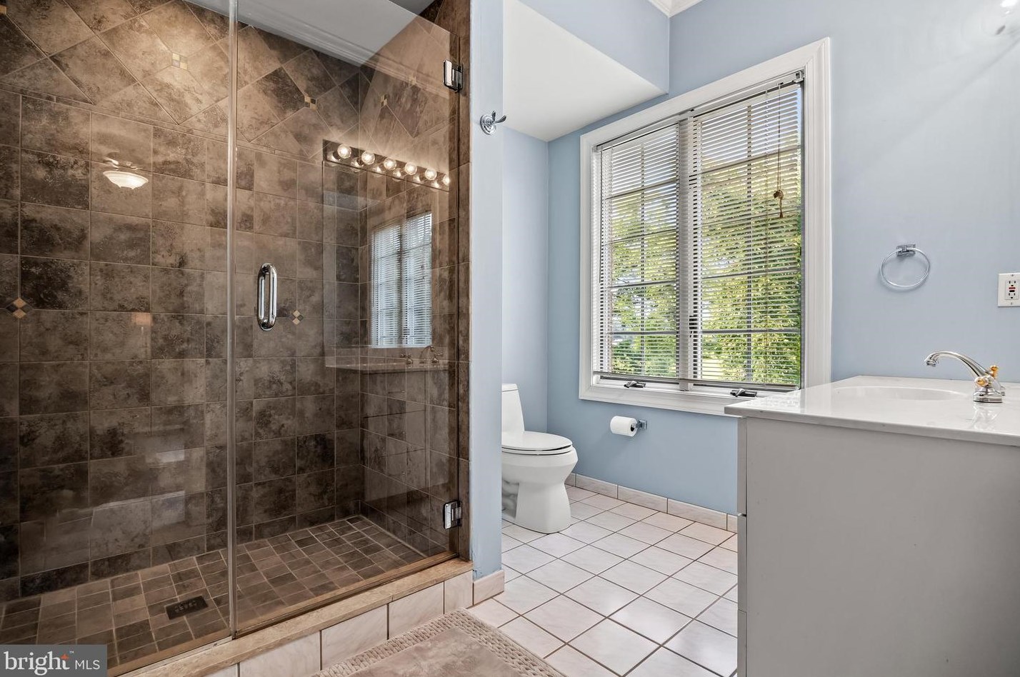 34 Cv Rd, Moorestown NJ 08057-3950 exterior